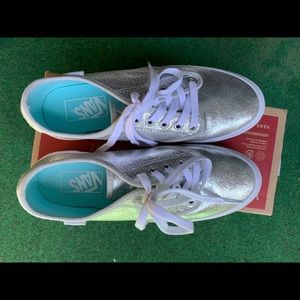 Women’s 7.5 Metallic silver vans